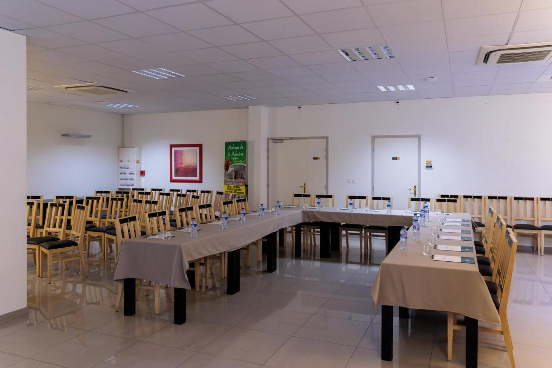 Logis Hotel Restaurant Auberge De La Xaintrie Saint-Privat  Экстерьер фото