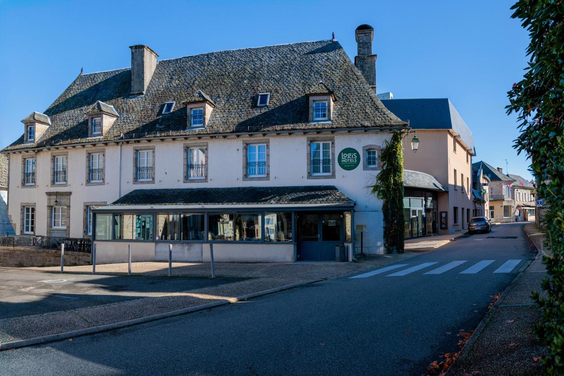 Logis Hotel Restaurant Auberge De La Xaintrie Saint-Privat  Экстерьер фото